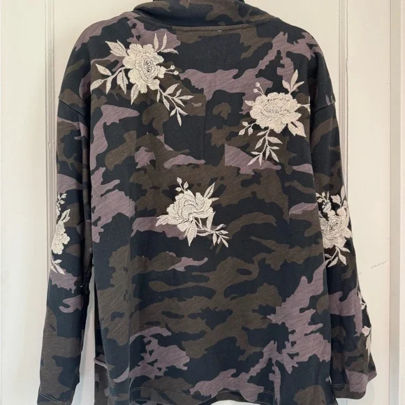 Johnny Was - Camo Sweatshirt - Santal Turtle Neck - Size M - Picture 3 of 4